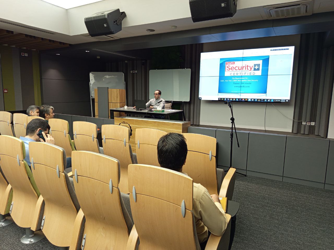 مهندس آب نیکی